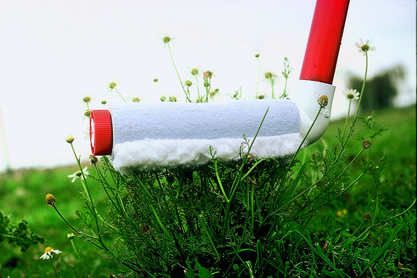Kill weeds with RED WEEDER Nodrift weed killer applicator available in